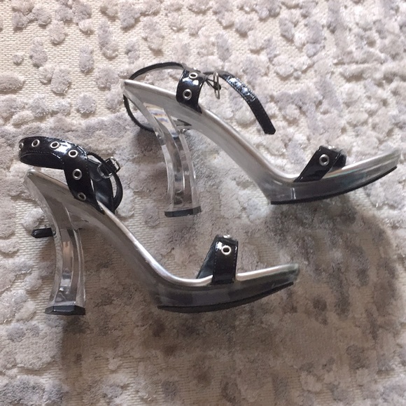 Mudd | Acrylic Faux Patent Platform Sandals - Picture 4 of 8